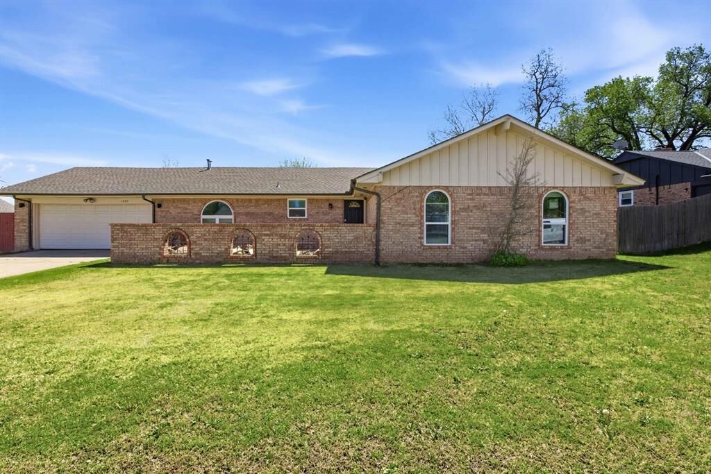 Property Photo:  1924 E Willow Creek Terrace  OK 73064 