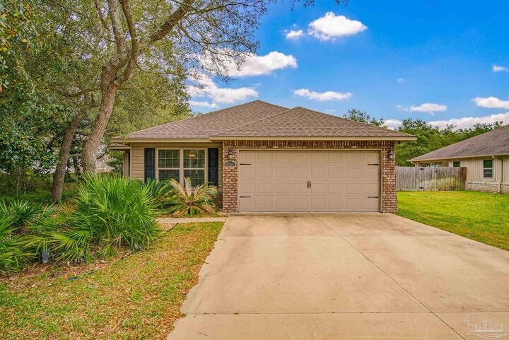 Property Photo: 5730 Coronada Blvd FL 32507