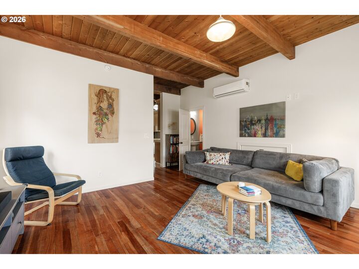 Property Photo:  2716 SE Roswell St  OR 97222 