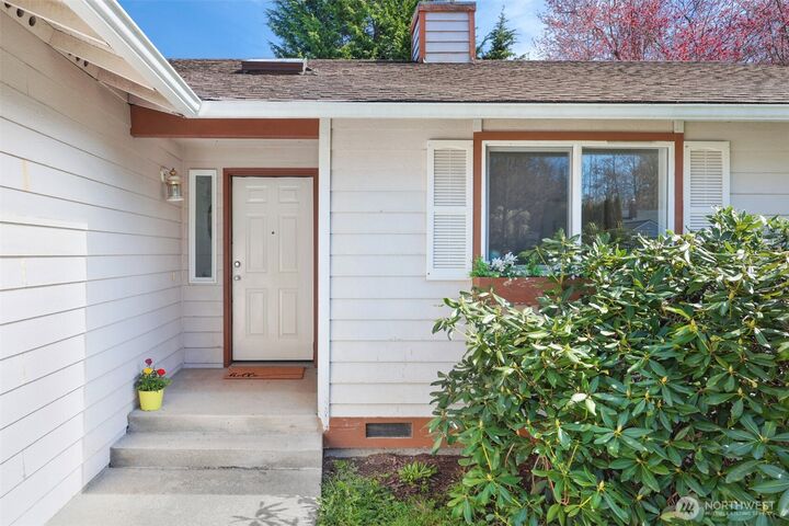 Property Photo:  10621  21st Place W  WA 98204 