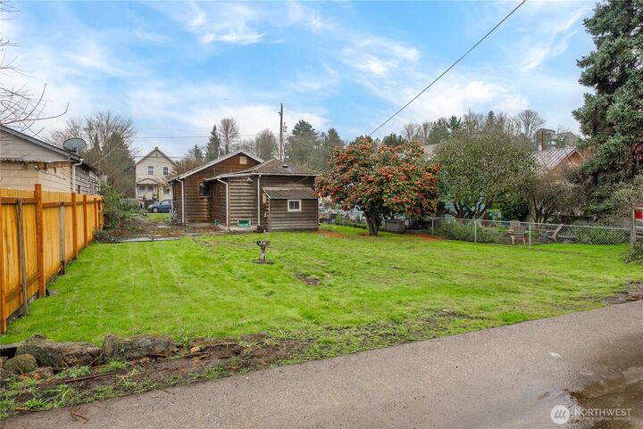 Property Photo:  1230 S Donovan Street  WA 98108 