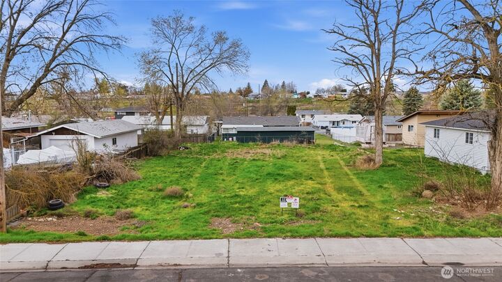 Property Photo: 1528 N Buell Street WA 98837