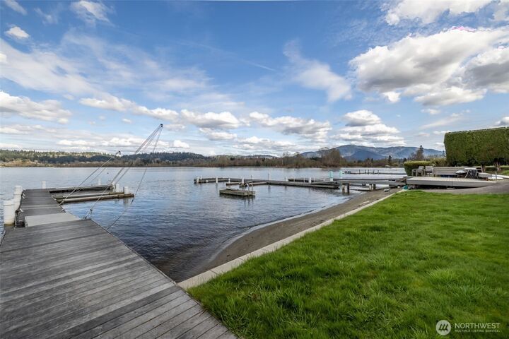 Property Photo: 19523 SE 51st Street WA 98027