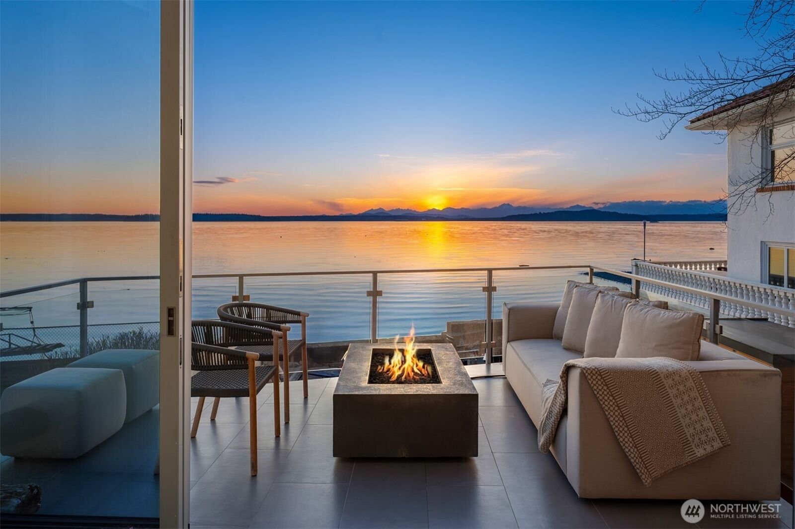 Property Photo:  4717  Beach Drive SW  WA 98116 
