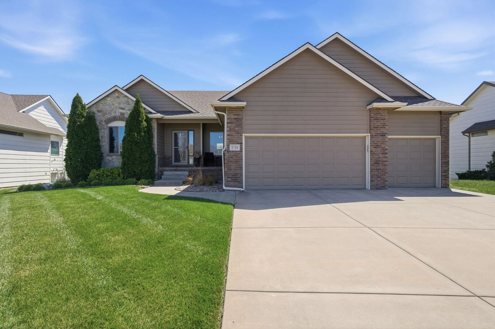 Property Photo:  2710 N Woodridge St  KS 67226 