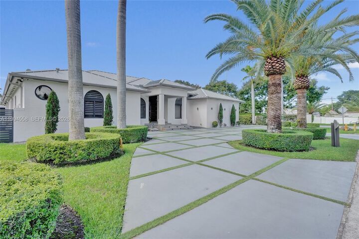 Property Photo:  2600 SW 128th Ct  FL 33175 