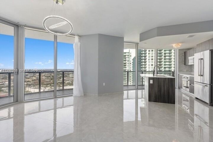 Property Photo: 488 NE 18th St 3801 FL 33132