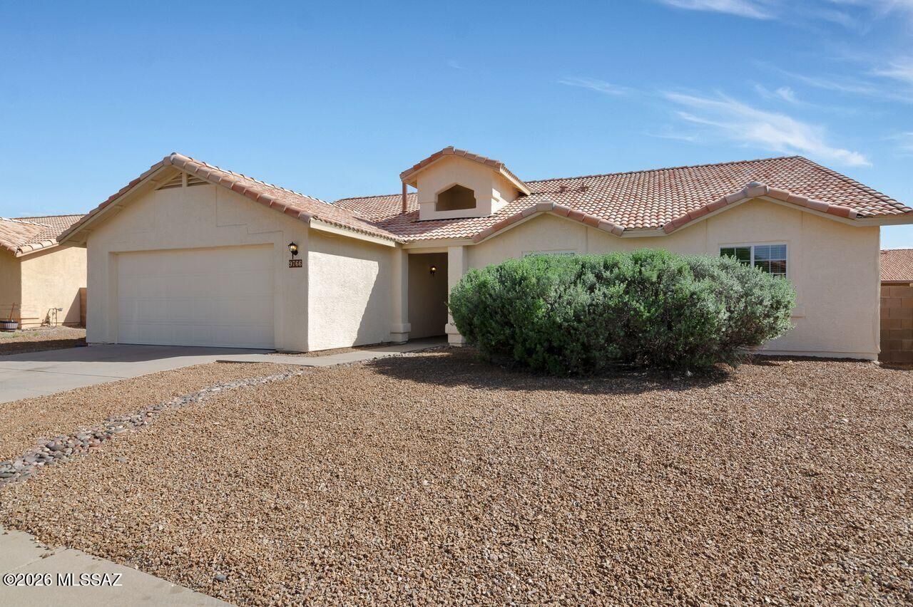 Property Photo: 9766 E Paseo San Ardo AZ 85747