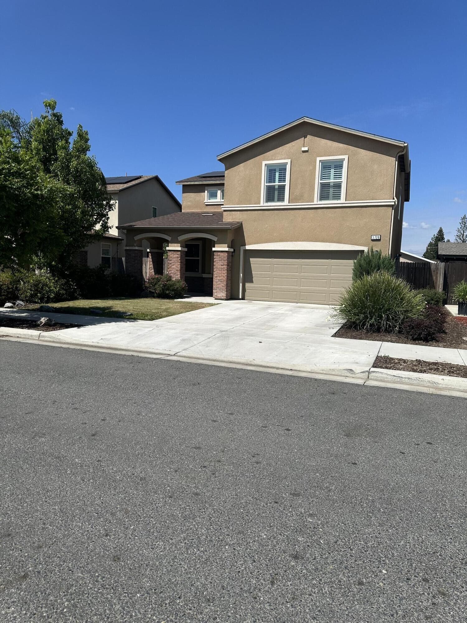 Property Photo: 3728 E Kaweah Avenue CA 93292