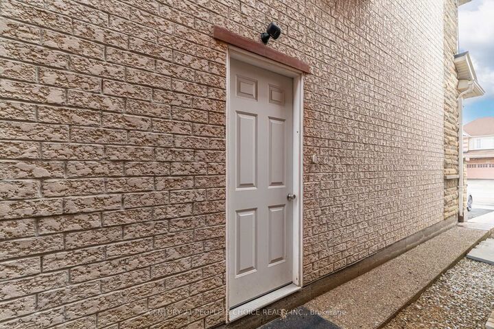 Photo de la propriété: 220 Castle Oaks Crossing N/A ON L6P 3X2