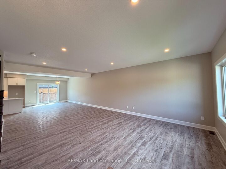 Property Photo: 8 Golf Links Road Unit 3 ON N2Z 0G1
