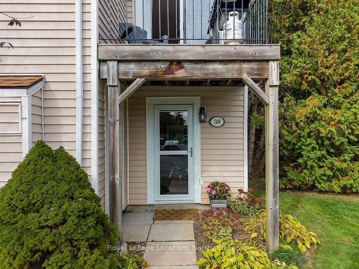 Property Photo: 127 Alfred Street W 38 ON N0H 2P0