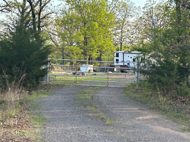 Property Photo:  6077 805 Road  OK 74434 