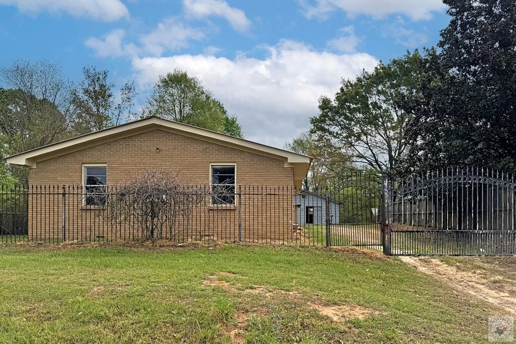 Property Photo:  3811 Buchanan Loop Road  TX 75501 
