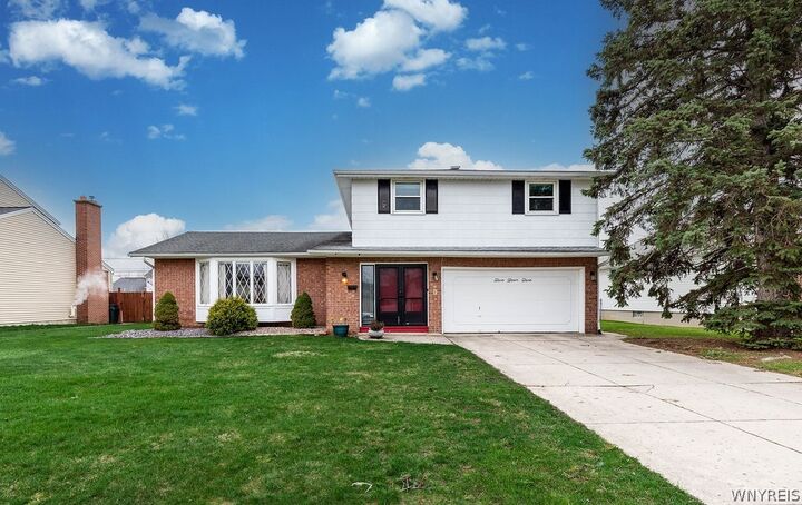 Property Photo: 242 Macarthur Drive NY 14221