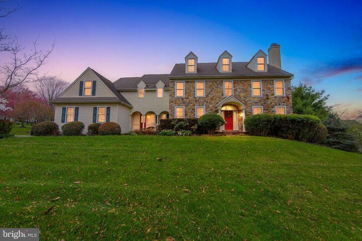 Property Photo: 2 Limner Court PA 19382