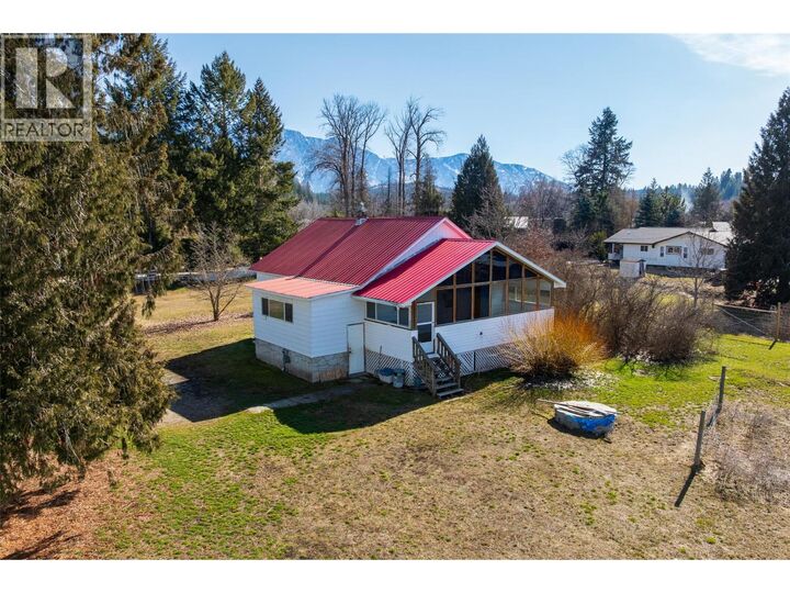 Property Photo: 1117 15th Avenue South BC V0B 1G1