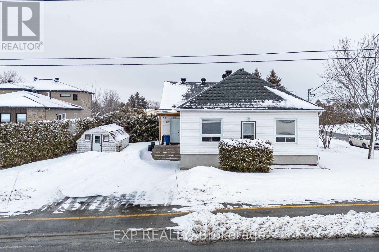 Property Photo: 869 Caron Street ON K4K 1H1