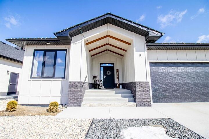 Property Photo: 5 Bentley Bay MB R5G 2Y5