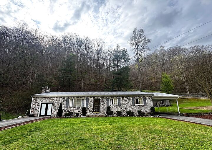 Property Photo:  523 Hurricane Creek  KY 41539 