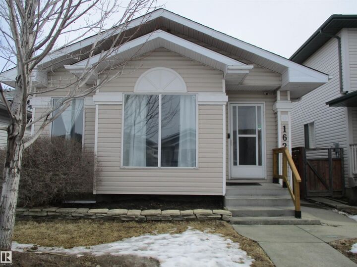 Photo de la propriété:  16221 55 A Street NW  AB T5Y 2T8 