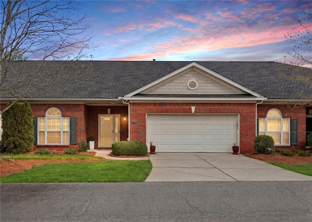 Property Photo:  563 Sawnee Corners Drive  GA 30040 
