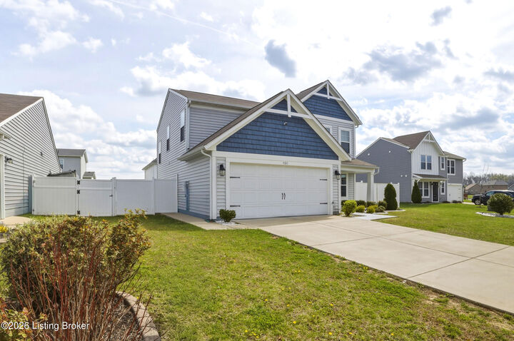 Property Photo:  400 Boulders West Dr  KY 40165 