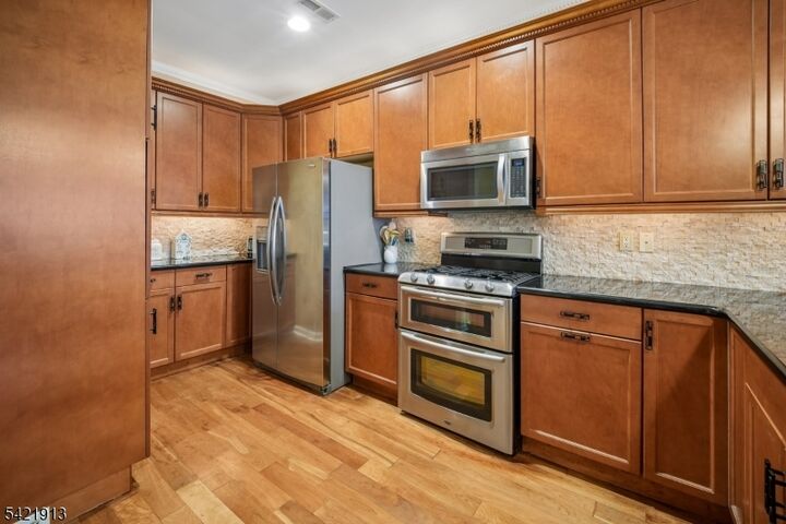 Property Photo: 1403 Pointe Gate Dr 1403 NJ 07039