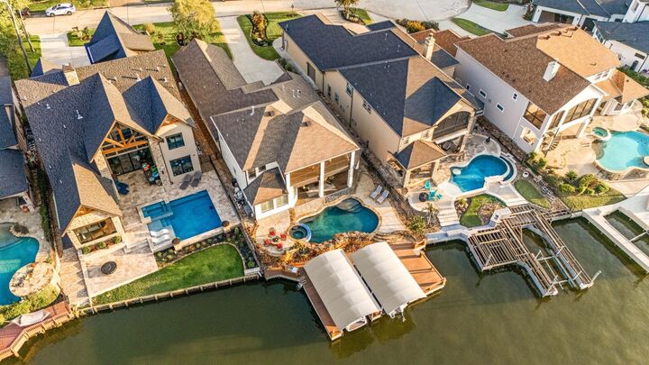 Property Photo:  161 Westlake Point  TX 77356 