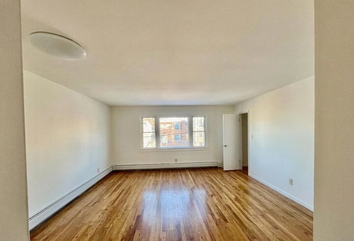 Property Photo:  203 Zabriskie St 2  NJ 07307 
