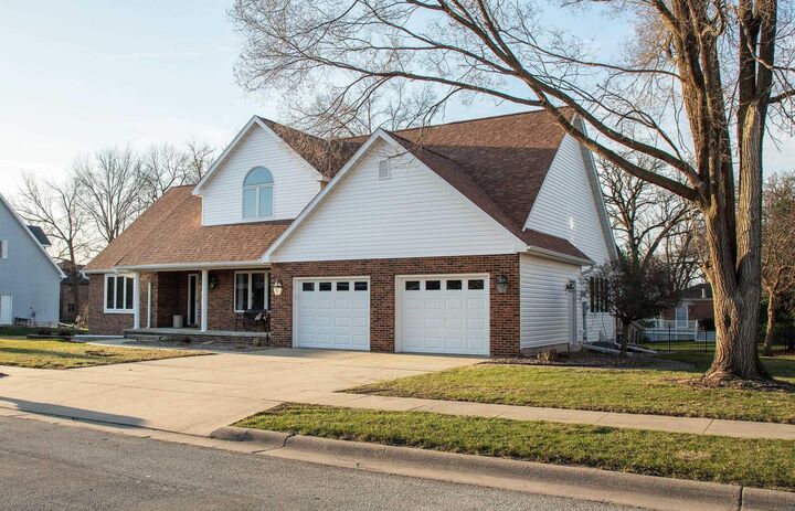 Property Photo: 1103 Gateway Boulevard IA 50677