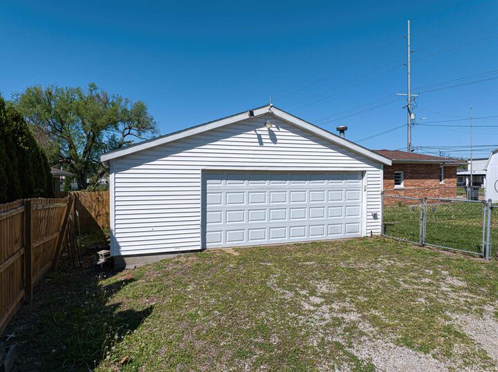 Property Photo: 1400 N Boeke Road IN 47711