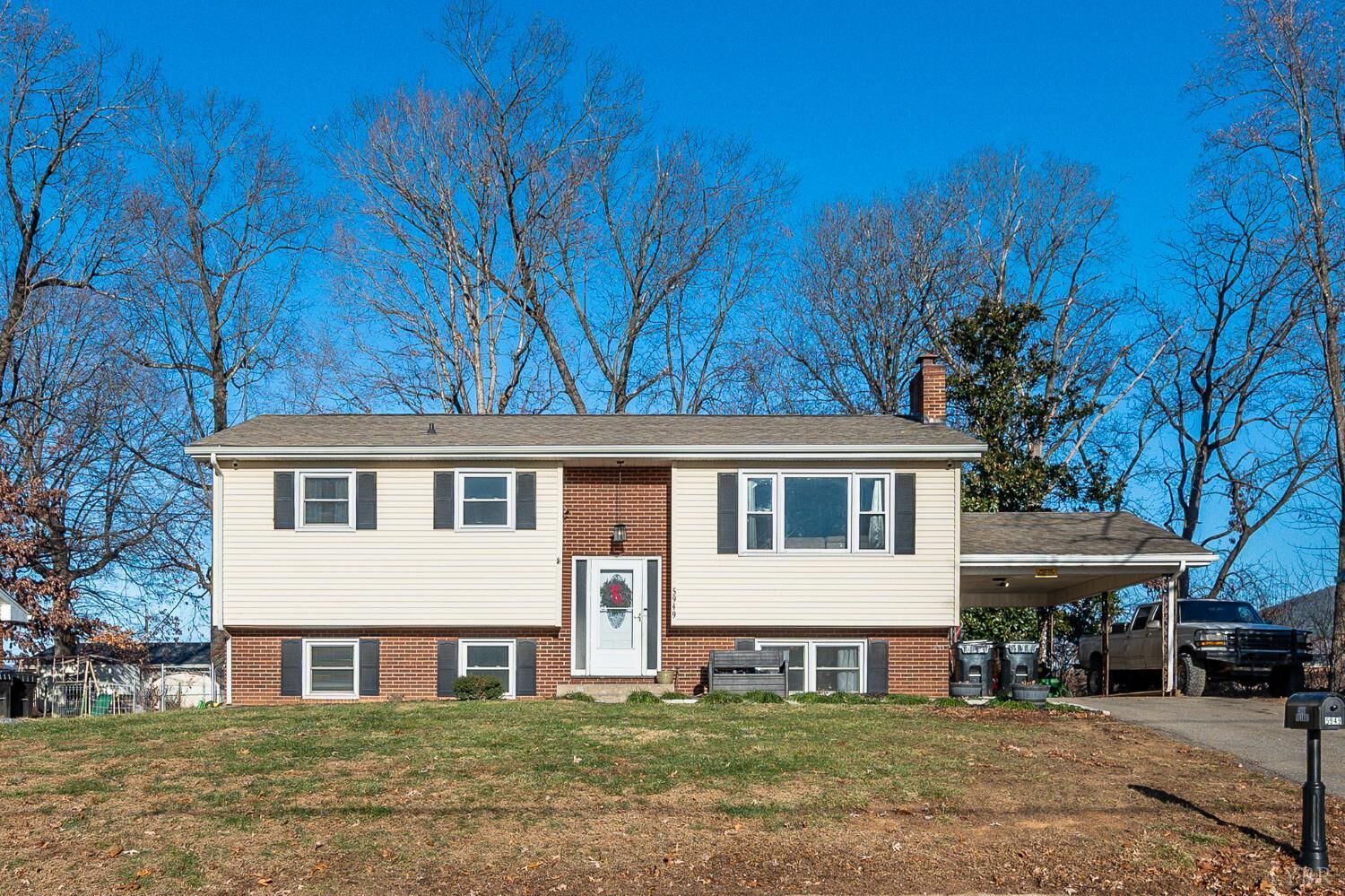 Property Photo: 5949 Village Lane VA 24019