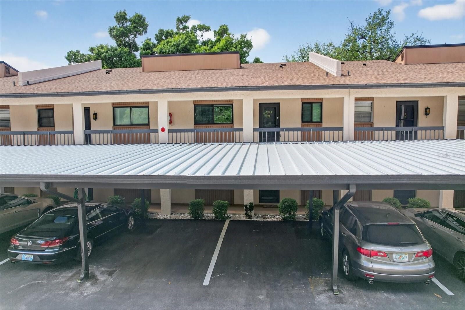 Property Photo:  2522 Clubhouse Drive 204  FL 34232 
