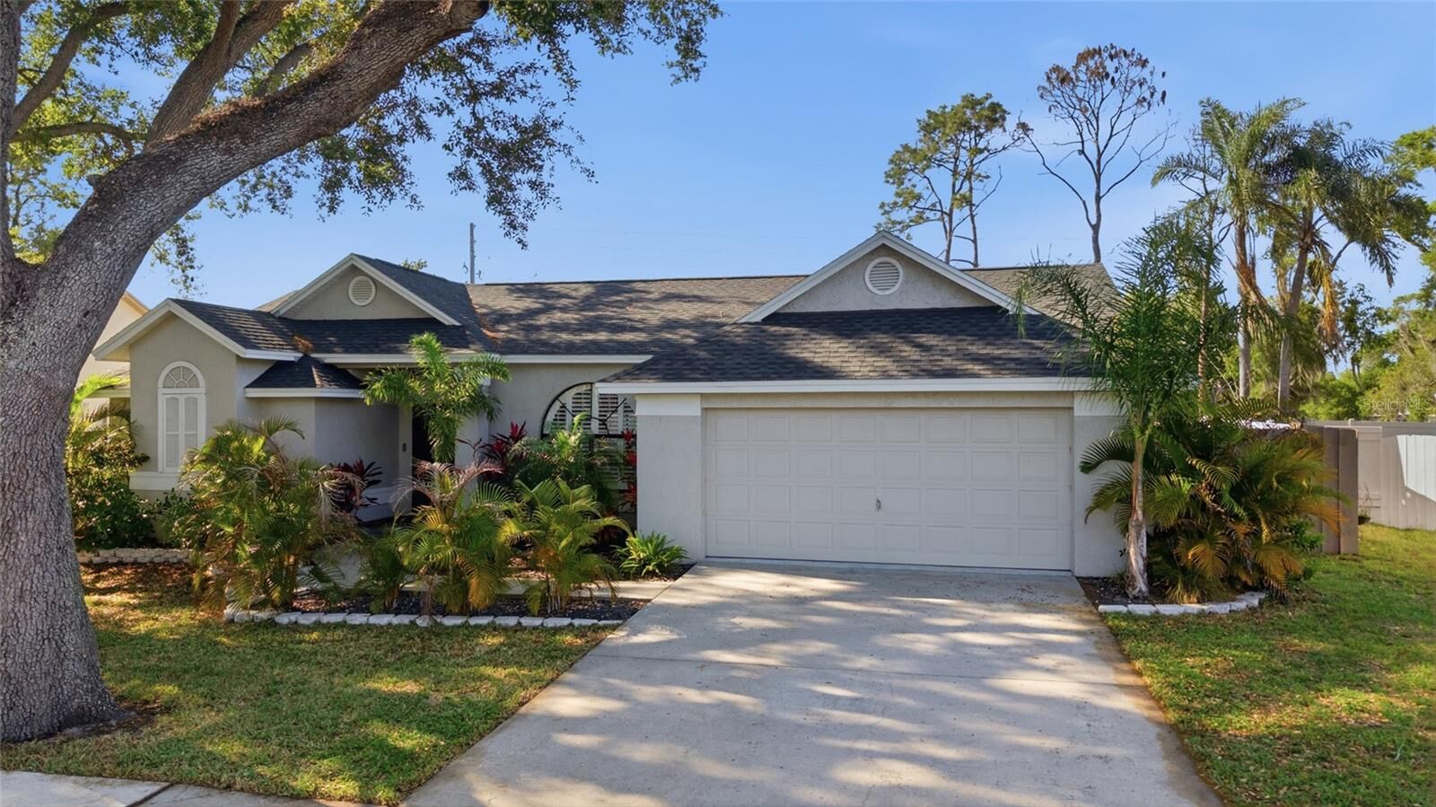 Property Photo:  2212 Lake Bay Way  FL 33511 