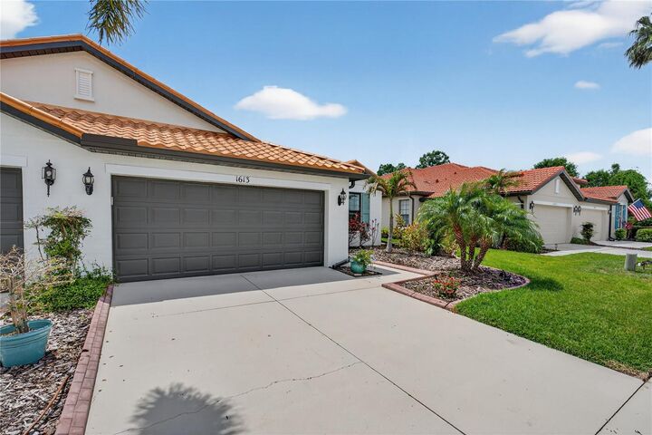 Property Photo:  1613 Currant Court  FL 34289 