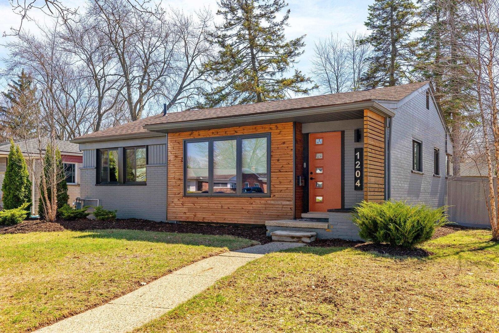 Property Photo: 1204 Woodlawn Avenue MI 48073