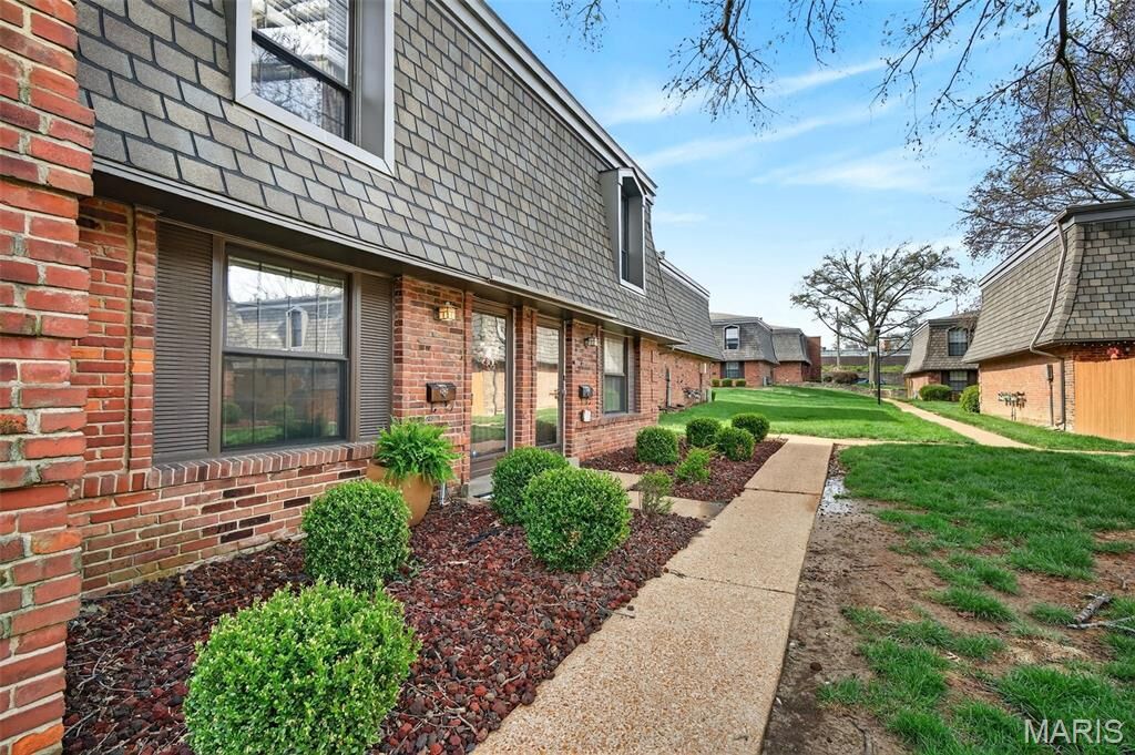 Property Photo:  4262 Eiffel Drive  MO 63125 