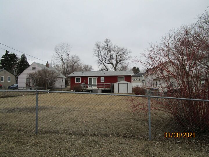 Property Photo: 1215 6th St SW ND 58701
