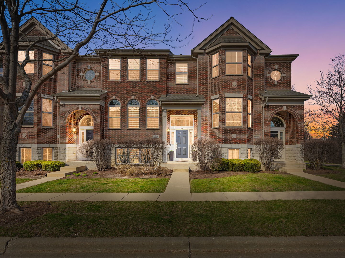 Property Photo:  27W711 N Meadowview Drive  IL 60190 