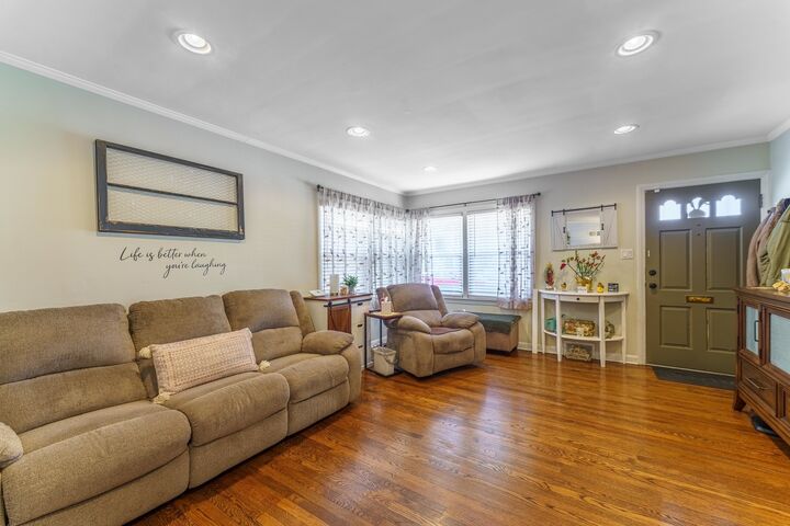Property Photo: 745 Manchester Avenue IL 60154