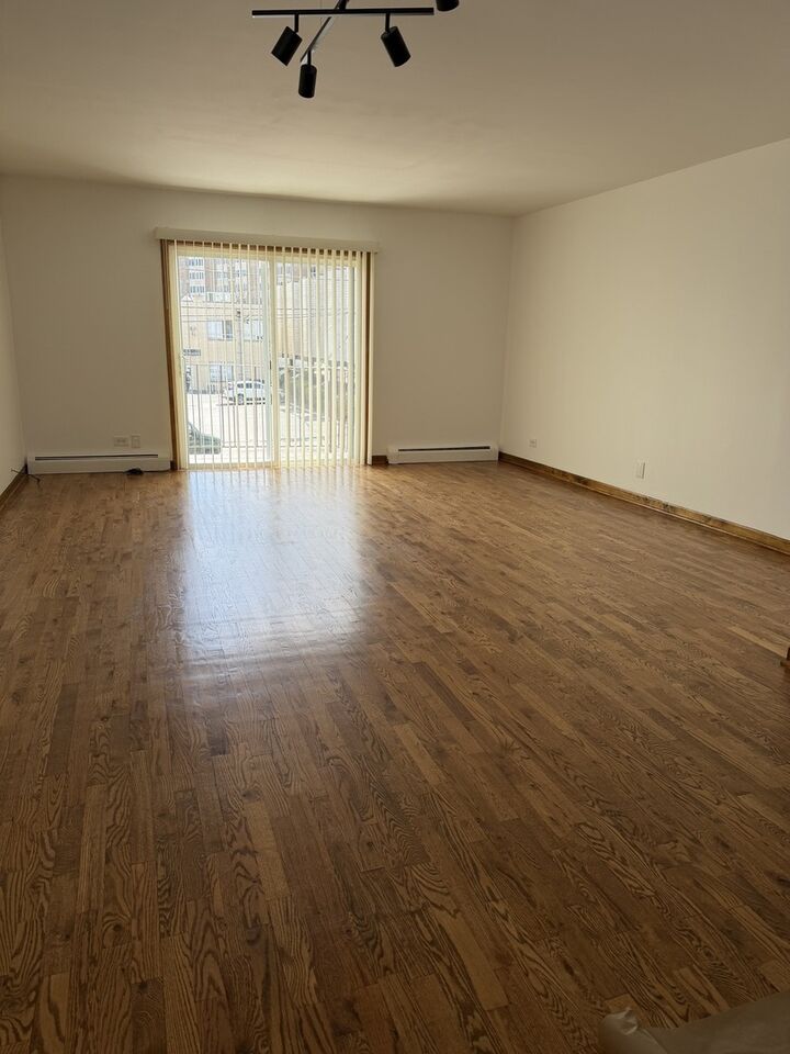 Property Photo:  905 Graceland Avenue 7  IL 60016 