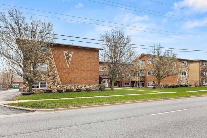 Property Photo:  10747 S Harlem Avenue B3  IL 60482 