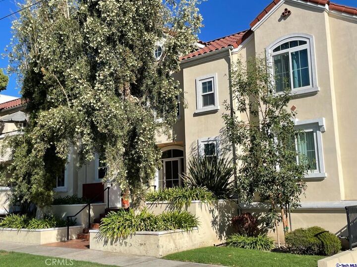 Property Photo:  300 E Providencia 111  CA 91502 