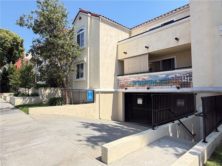 Property Photo:  300 E Providencia 111  CA 91502 