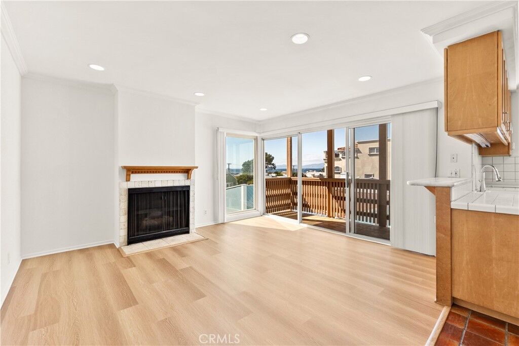 Property Photo:  600 Monterey Boulevard 8  CA 90254 