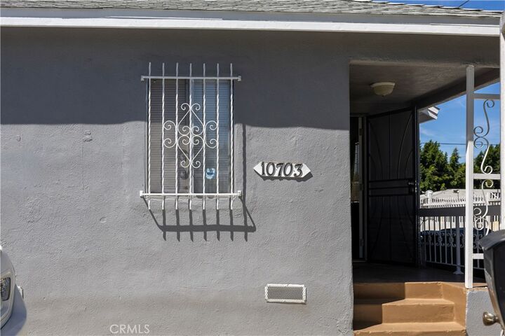 Property Photo:  10703 Anzac  CA 90059 