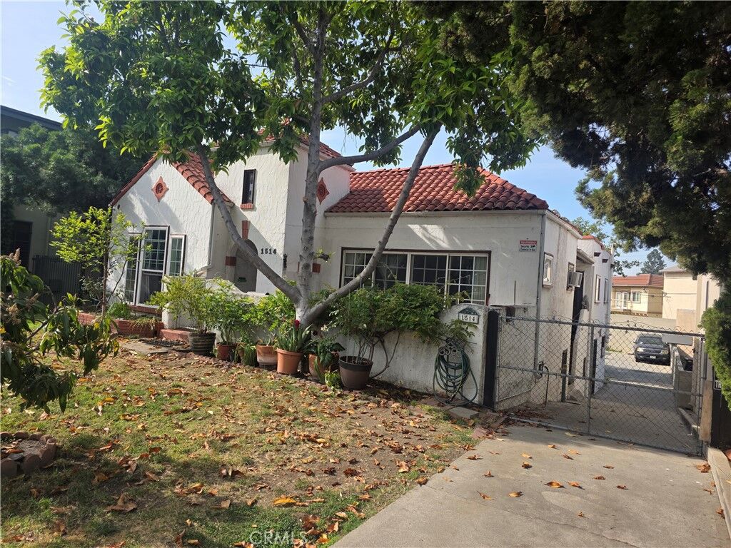 Property Photo: 1514 E Wilson CA 91206