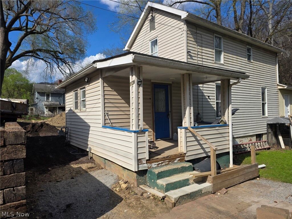 Property Photo:  729 Valley Avenue  OH 43920 
