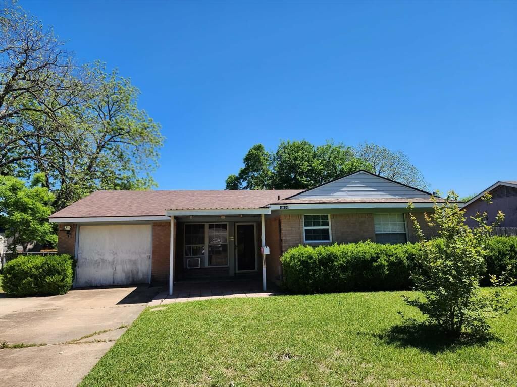 Property Photo: 1014 Caladium Drive TX 75149